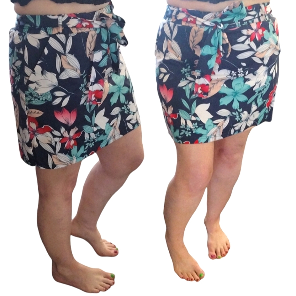 St John's Bay Blue Multi Floral Belted Pull On Mini Skort Skirt Medium